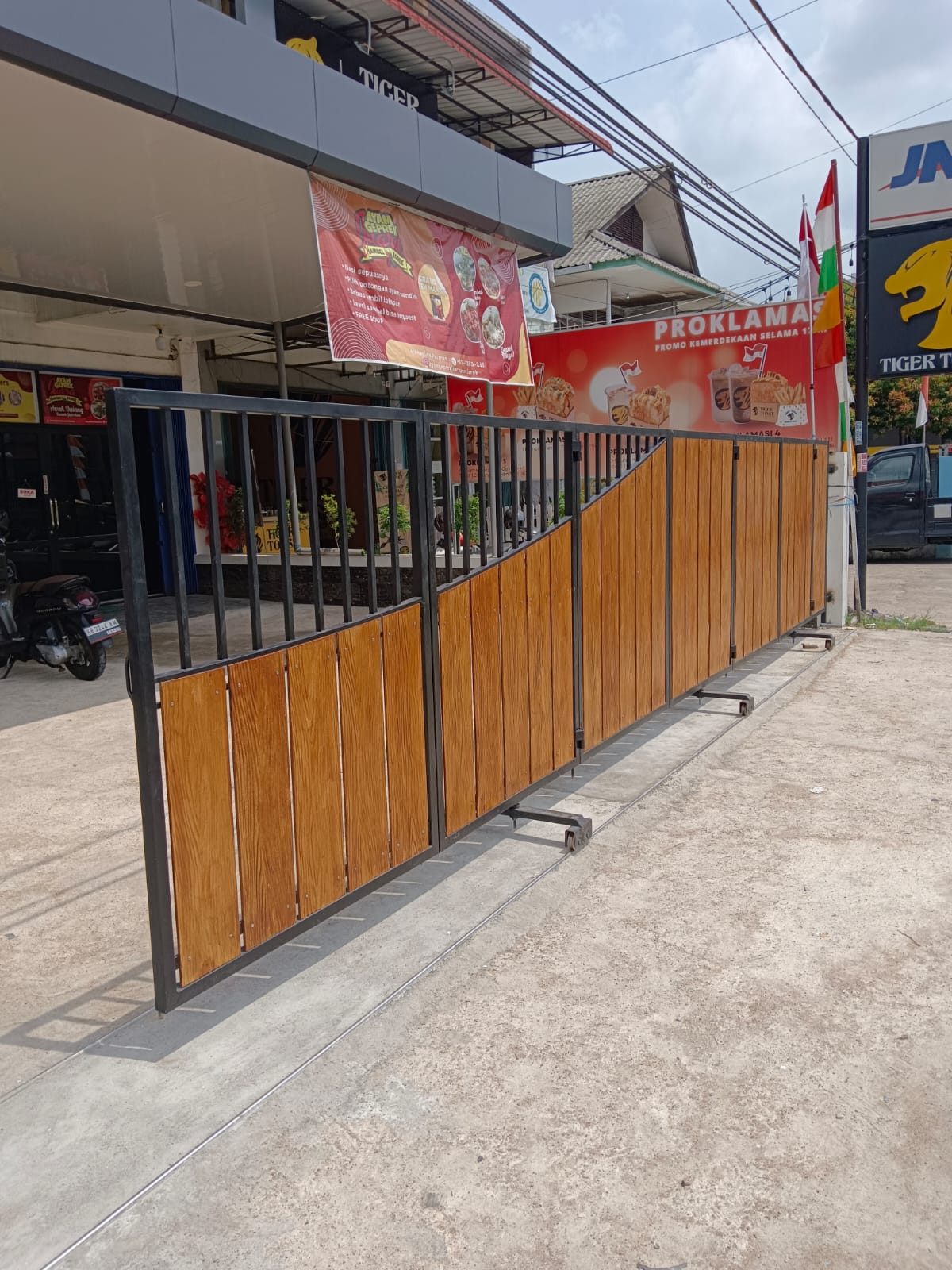 Pagar Dorong Bu Dewi - Dokumentasi Proyek